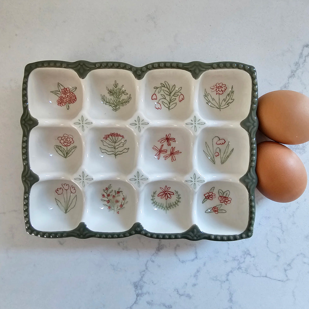 Stoneware Egg Tray with Cottage Style